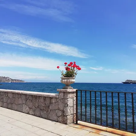 Сasa de vacaciones La Maison Dorée